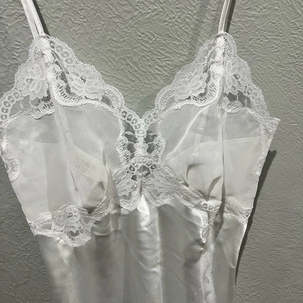 Vintage Victoria's Secret White Satin Lace Chemise Bridal White Size M EUC - Picture 2 of 4